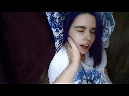 ❤️ Знайшоў сваю сястру ў шафе і дапамог ёй скончыць ️  Сэкс у нас ❌